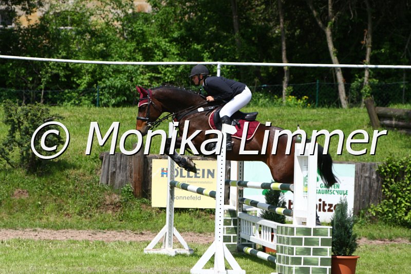 005M5135_Giantana_L Springen.JPG